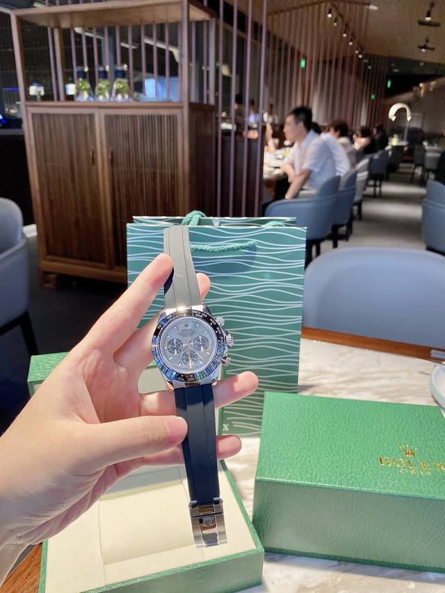 明星同款劳力士迪通拿、全金绿盘机械 全自动蓝宝石镜面精钢表带潮人必备新品店主自留款 这个颜色也太正了吧 男女同款 总之怎么搭配都好看呢