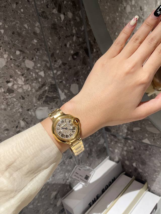 FFF金 钻圈40 Ballon Bleu de Cartier卡地亚蓝气球腕表奢华系列，百搭尺寸33mm，简约又别具品味，摒弃了现代盛行的繁复华丽的修饰，以简