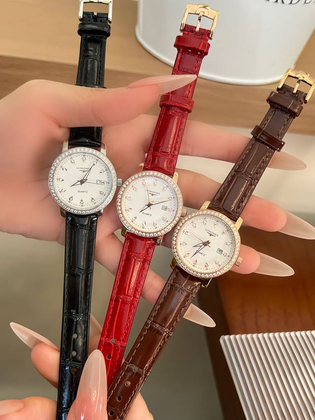 FFF金 钢带20陶瓷40 浪琴-Longines简约大气女款 进口石英机芯 矿物质玻璃镜面 316L精钢表壳 直径30mm厚8mm 该款腕表备受女性喜爱，在不