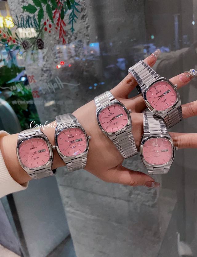 古董电视机海马#欧米茄 潮人的必备搭配 Omega欧米茄的Vintage Seamaster海霸 外型复古方正 上手时尚感满满 精准的石英机芯 可以让你约会不迟