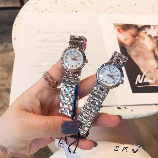 银色 ，玫色 。Tissot天梭官方同步 新品嘉丽小美人系列石英钢带女表