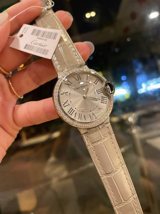 FFF金 高品质， Ballon Bleu de Cartier卡地亚蓝气球腕表奢华系列，百搭尺寸36mm，简约又别具品味，摒弃了现代盛行的繁复华丽的修饰，以简