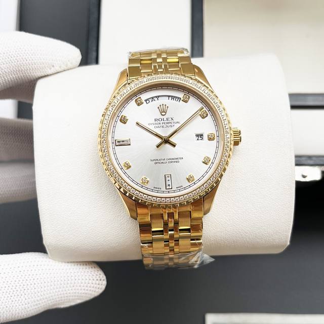 金白同价: 新款劳力士推出，做工精细，品质优越！采用8215全自动进口机芯，走时精准，表圈采用钨钢材质打造的完美圈口，表壳釆用316精钢，蓝宝石玻璃镜面，三度防