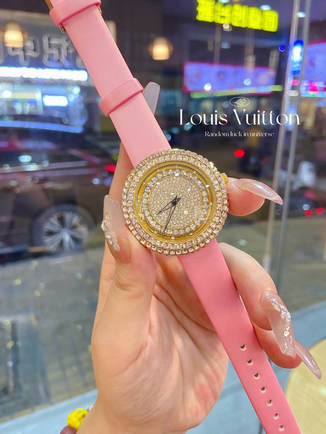 上手图参考一下今年不入啥都可以，唯独这款时来运转手表是必须要入的，今年太需要把霉运都转走，好运都转 赚 来了！所有的颜色都很好看，圣诞礼物新年礼物首选新的一年让