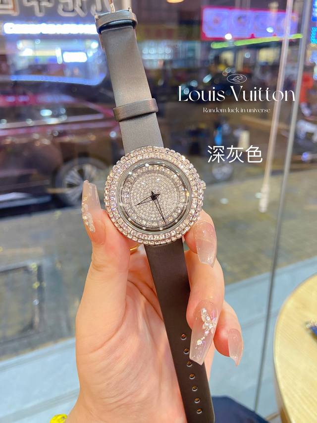 上手图参考一下今年不入啥都可以，唯独这款时来运转手表是必须要入的，今年太需要把霉运都转走，好运都转 赚 来了！所有的颜色都很好看，圣诞礼物新年礼物首选新的一年让