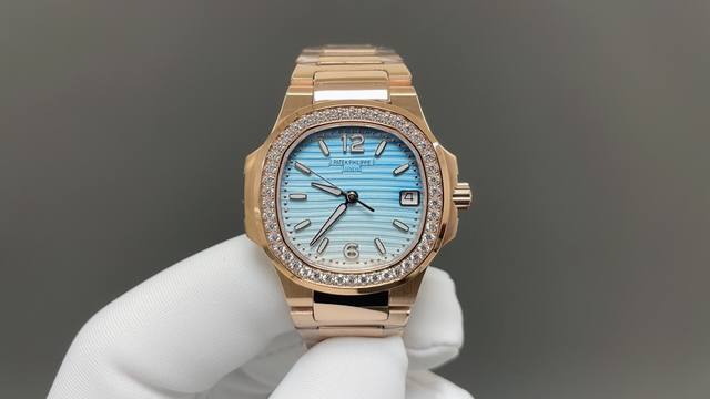 统一价： 所有颜色统一价配送皮带扣盒子 百达翡丽 最薄版本 钢带送皮带扣， 送紫色，奶茶色，棕，蓝，浅蓝，白，灰，黑，粉，绿，十选一 买皮带款送钢带，都是以钢带