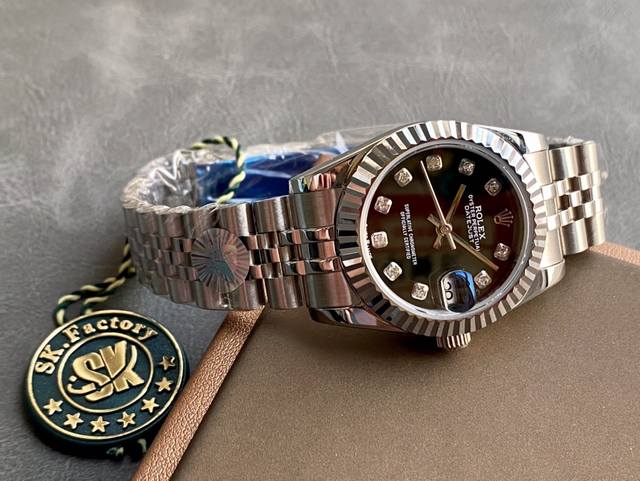 Sk Factory 女款 劳力士rolex 单历 日志型31Mm 直径 31Mm 机芯 搭载全自动机械机芯 圈口 劳力士ringcommand三角坑纹 光圈