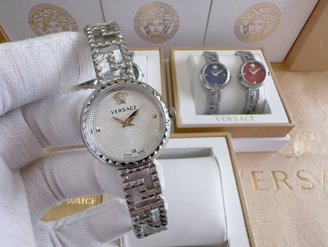 白壳 金黑 范思哲 Versace Greca Goddess 镂空颗粒暗藏魅力，光影变幻间，一场摩登浪潮蓄势待发。12时位versace标识印记品牌时尚格调，