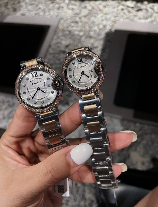 白钢 电镀+20 钻圈+40 卡地亚 尺寸：28Mm 33Mm 匠心之作卡地亚蓝气球，精致石英腕表，传统双针设计 星空运转 时间流淌 特殊工艺镶钻，个性 完美