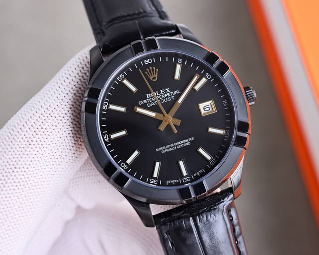 白壳 金壳 最新款上市，劳力士日志系列！采用独特的外形设计风格 ，字面引用一贯的简洁大气高档奢侈， 传承系列男士腕表新品推荐欢迎品鉴 机芯：搭配全新进口9015