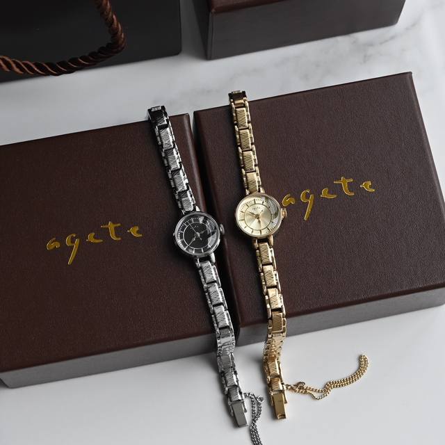 原单agete阿卡朵爆款复古小手表 日本轻奢品牌1990年成立，中古表的领导者 时尚复古的彰显了中古表的所有不可复制的优势～ 经典中的必备品，Agete了解这个