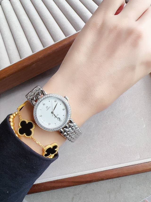 白光 金 钻30 升级版omega -欧米茄典雅系列 卓越的惊艳亮相，将华贵珠宝的优雅魅力与卓越时计的精准技术完美结合“露珠”连结成一条光华夺目的表链，流畅的线