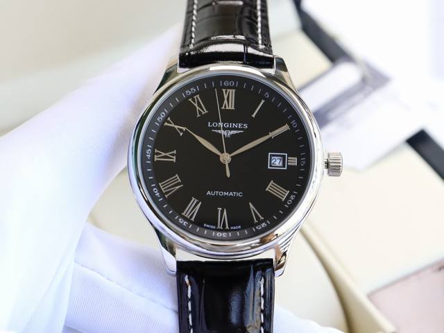 浪琴-Longines 名匠系列 再次升级版本 多次反复修缮至完美 极致严格的质量保证。确保采用原版式抛光和拉丝工艺，高硬度水晶镜面，更加透彻明亮，文字，典雅的