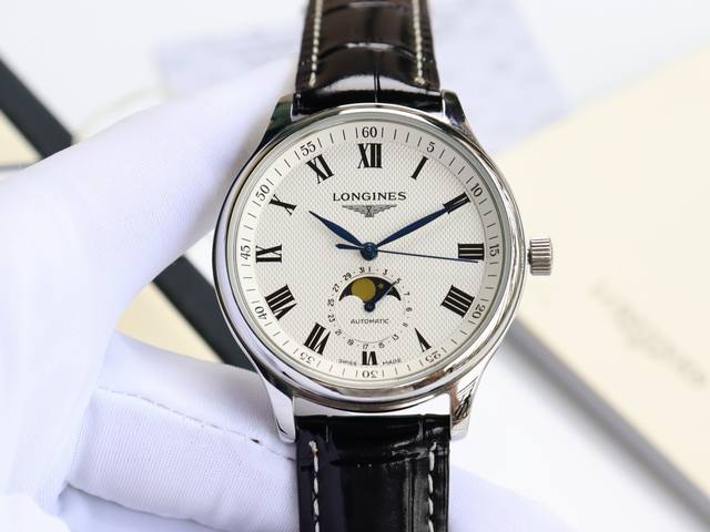 浪琴-Longines 名匠系列 月相 实现功能正品同样。 316L精钢壳套完美无瑕，打磨工艺高超，延续一丝不苟的卓越品质，树立复刻业界新标杠。刻度的立体感和倒