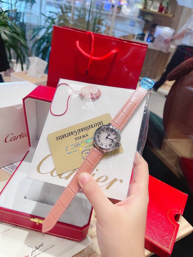 卡地亚33Mm蓝气球 石英机芯 台湾工厂再次推新 不断的升级修改 更一步的百分之九十九接近正品 女神们可以多一个选择，经典传承316精钢高品质必定精品