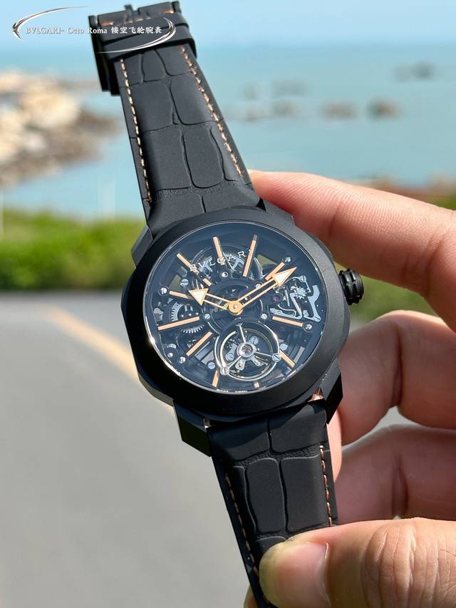 Bvlgari 宝格丽 Octo Roma 镂空飞轮腕表,搭载进口高端全自动机械 。这款全新腕表沿袭了宝格丽octo标志性的八角形设计，简约而充满力量，方中带圆