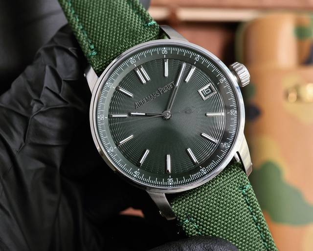 3G出品 极具现代感的多面结构给爱彼code 11.59的设计和技术带来无穷的可能性。 Ap爱彼code 11.59 Ref. 15210St.Oo.A056K