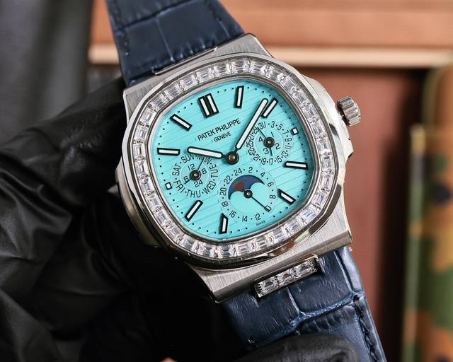 白壳 玫壳 钻壳+100 百达.翡丽5740 01--超复杂多功能鹦鹉螺重磅登场，迄今推出的首款nautilus复杂腕表，以超复杂的工艺技术打造休闲运动腕表。