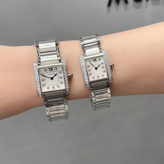 白 金 钻20 卡地亚法国坦克系列tankfrancaise，瑞士石英机芯，316L精钢表壳表链，钢化水晶镜面，宝石圆珠表冠，中号： 宽度27Mm 长度32Mm