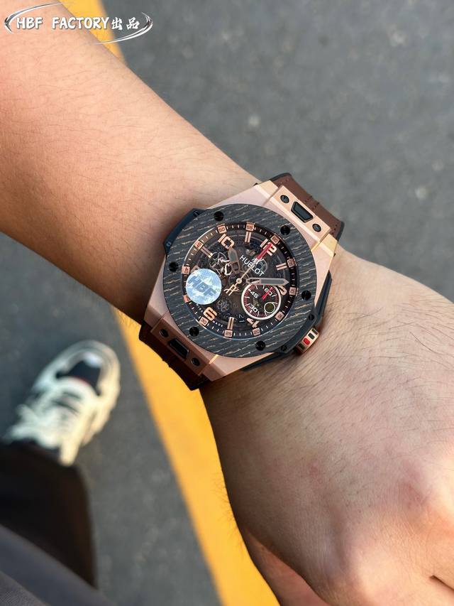 恒宝hublot 宇舶表年度最佳复刻作品 Blg Bang系列401.Oq.0123.Vr碳纤维表圈 复合材质表圈的层次结构 仅限独特魅力序列号 401.Nj.