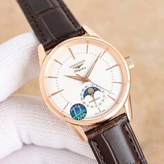 白 金玫 2024龙年热门款浪琴军旗系列 经典复刻日月星辰腕表，新款上市！ 字面：采用弧形设计，同时搭配太阳玟，时分针夜光涂层，无论日夜均可清晰显时，镶嵌立体时