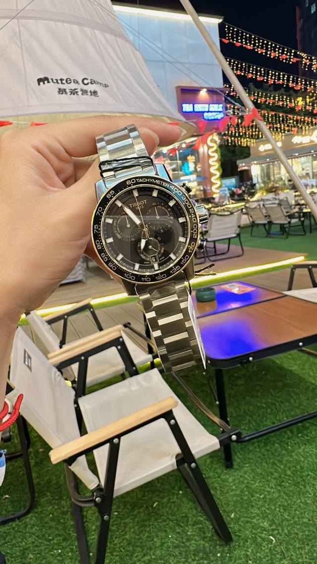 新品独家上市！天梭t125运动男表新款独家发售，专柜：5000。相对专柜、京东、天猫价实惠超多，六针计时男表，表盘约45Mm，大号的表盘和刻度以及大号的表带，一