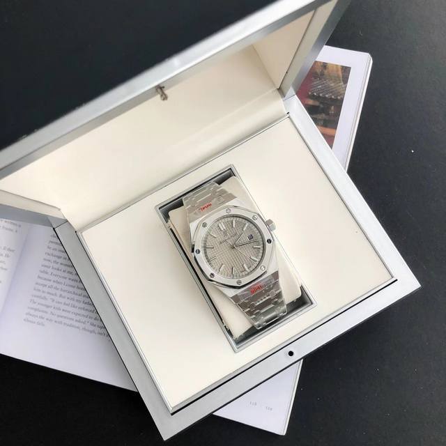 皮 钢同价:白 -金 ，西铁城+170。 年度新款a P15500到货 奢华运动 标杆产物 2024官方同步全新爆款爱彼皇家橡树系列15500经典男士腕表[机智