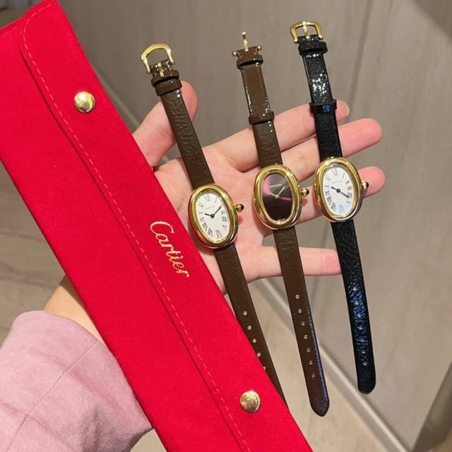 金 钻+100 Baignoire浴缸系列腕表，典雅欧风浴缸形状，完美演绎卡地亚的经典美学，涌现腕表设计的焕新力量 卡家又一经典之作浴缸系列。实物拿到手的时候大