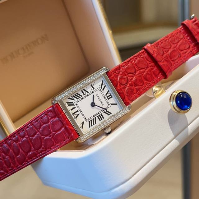 白光 金 钻30 V3 Factory Tanksolo卡地亚坦克系列复古腕表 Tank 坦克系列！字面采用立体凸出，316L精钢版，情侣对表，进口瑞士机芯，三