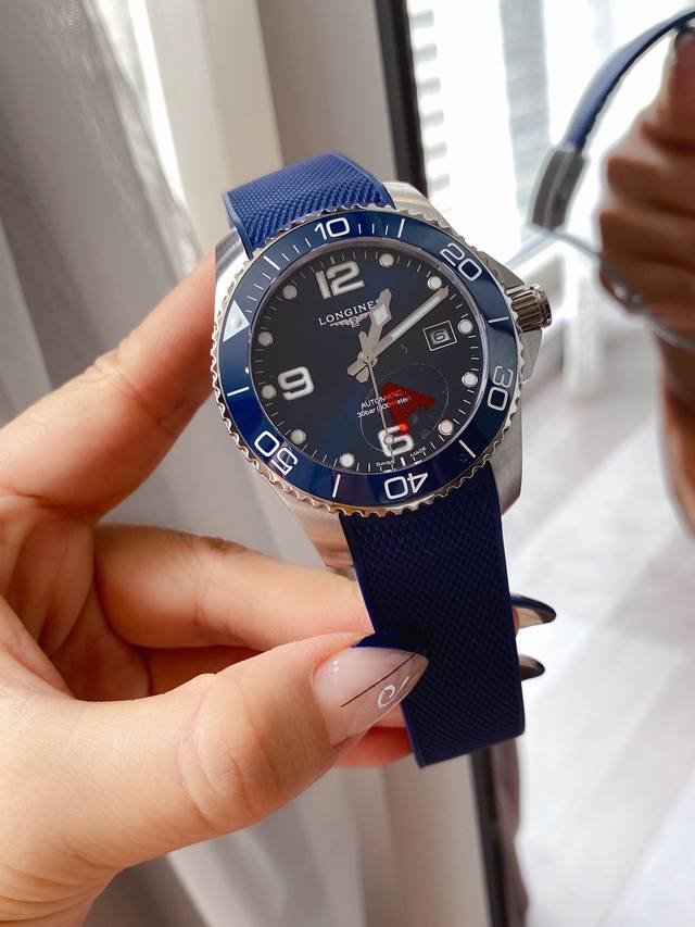 同价浪琴康卡斯潜水系列陶瓷圈新款，8205机 41Mm，316全钢壳套，蓝宝石玻璃，搭配进口西铁城机芯，走时精准零反修。