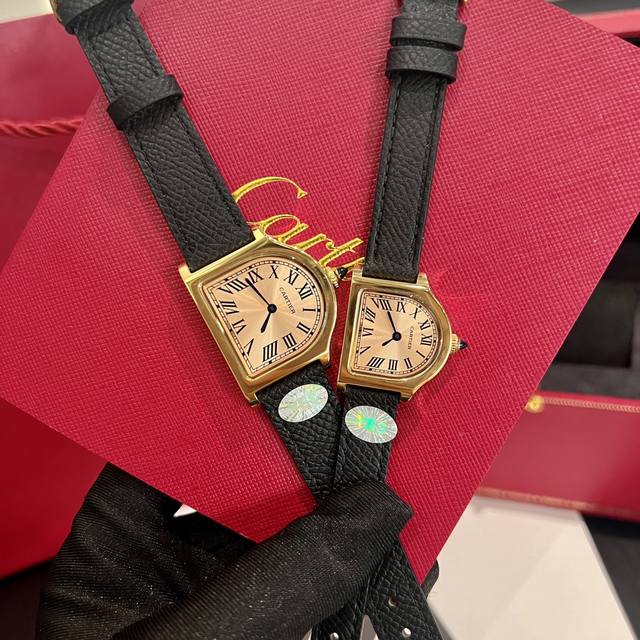 白壳 玫金 卡地亚座钟系列。卡地亚cloche 腕表的历史可以追溯至1920年，是 Cartier 产量最少的系列作品之一。腕表得名于奇特的表壳形状 水平放置时