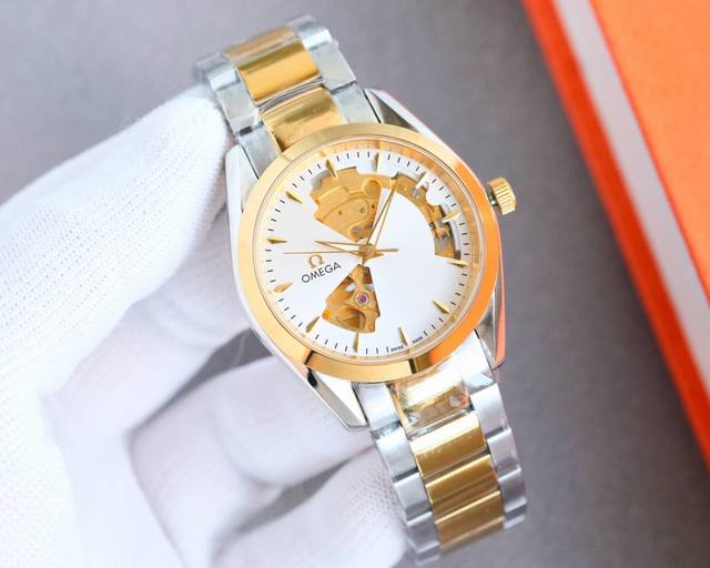 新款欧米茄，简约而典雅的316L精钢壳套 镶入钨钢材质 搭载最新原装进口82S0机 蓝宝石防刮镜面，原装蝴蝶按扣，塑造顶级完美腕表，尺寸男装40Mm*11Mm。