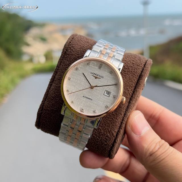 钢带+20金+20 Tw出品，J5版本。浪琴-博雅情侣系列 腕表男尺寸39.5X11Mm。女尺寸32×10Mm。纤薄的圆弧型壳套 防水可达120米 ，壳侧身细腻