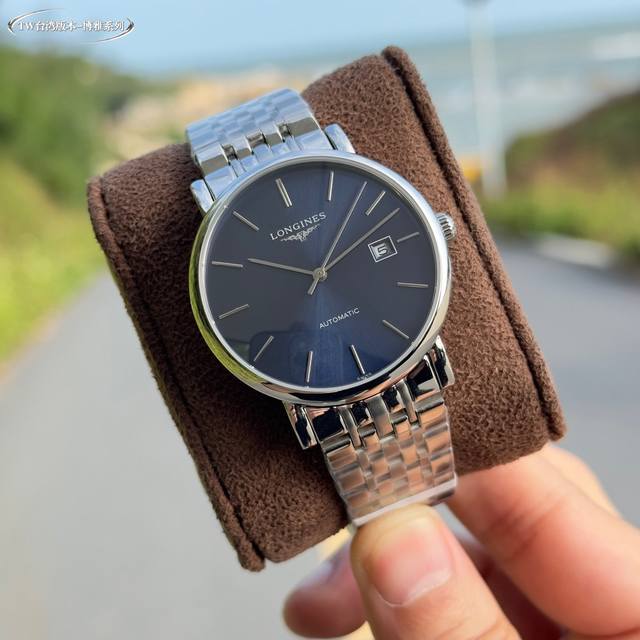 钢带+20金+20 Tw出品，J5版本。浪琴-博雅情侣系列 腕表男尺寸39.5X11Mm。女尺寸32×10Mm。纤薄的圆弧型壳套 防水可达120米 ，壳侧身细腻