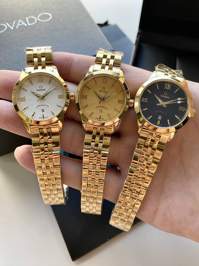 金+20Omgea 欧米佳2882 情侣腕表 采用316精钢材质 搭配蓝宝石玻璃镜面 进口石英机芯！尺寸：男40Mm女的28Mm