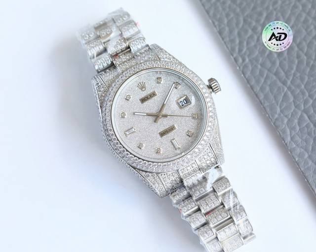 统一价： 璀璨星空奢华日志满钻款！！41Mm原装直径！采用进口3135背透全自动机械机芯！劳力士奢华18K纳米技术！全满钻原装表带！ +颗Aaa锆石精心打造！认