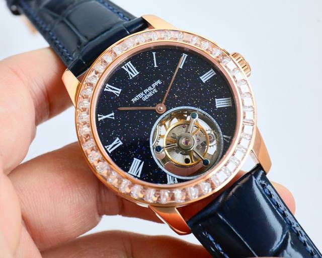 台湾厂新品2024年钟表与奇迹百达翡丽推出了入门款42Mm陀飞轮腕表，简约低调的设计、专注精致的细节令它从每个角度都成为值得品味。在外观上，这一系列的标志性设计