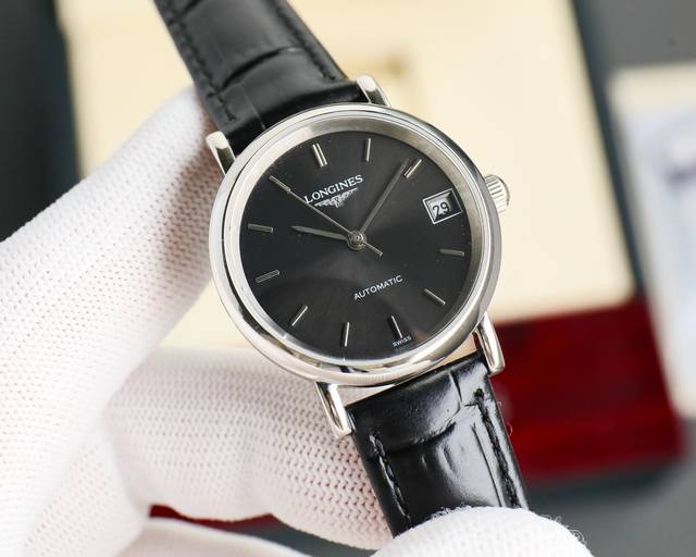 台湾厂出品白 -金 钢带+20 钻+20 此款出货都以三码合一的形式出货，退换均以三码合一进出，望多理解！ 台湾J5厂出品，浪 琴 博雅情侣系列 腕表男尺寸39