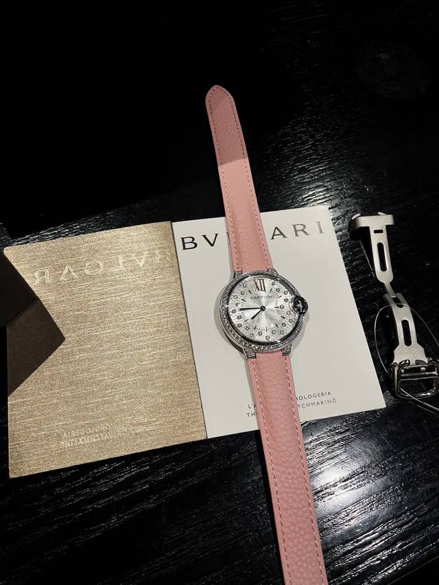 升级版字面 白 金 钻+20 卡地亚 瑞机 鱼眼玻璃 磨砂折叠扣 匠心之作卡地亚蓝气球，精致33Mm石英腕表，传统三针设计 星空运转 时间流淌 特殊工艺镶钻，个