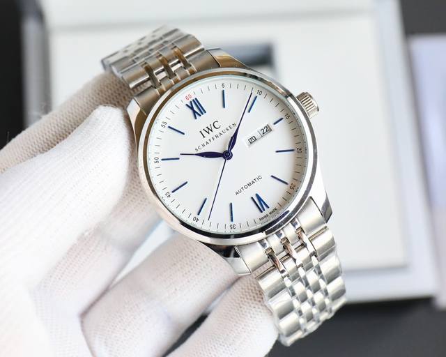 白壳 ，金壳 ，钢带+20，西铁城+120。 Iwc万国首推复刻复古系列，指针式日历星期功能，最受欢迎的简洁，优雅，大气的正装风范手表！3字位表盘为最新日历星期