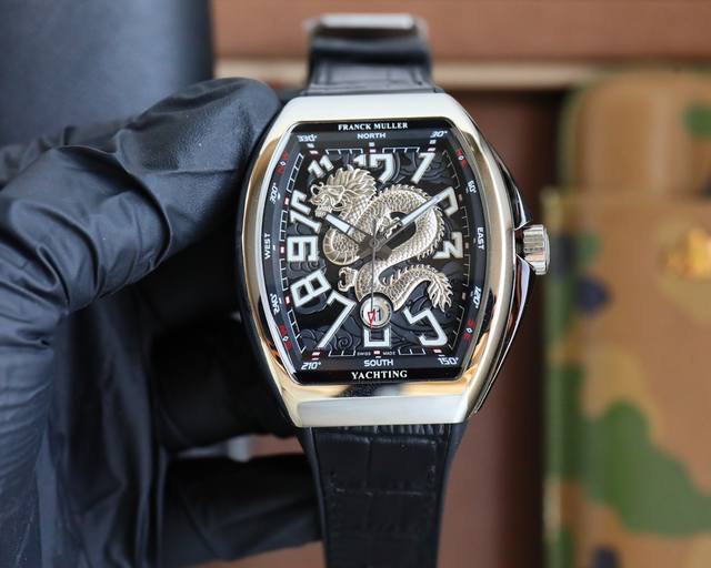 法兰克 穆勒 Franck Muller V45 Sc Dt系列54*42*15Mm 全自动机械机芯 蓝光镀膜玻璃 牛皮表带底部橡胶 折叠扣 糅合运动设计风格