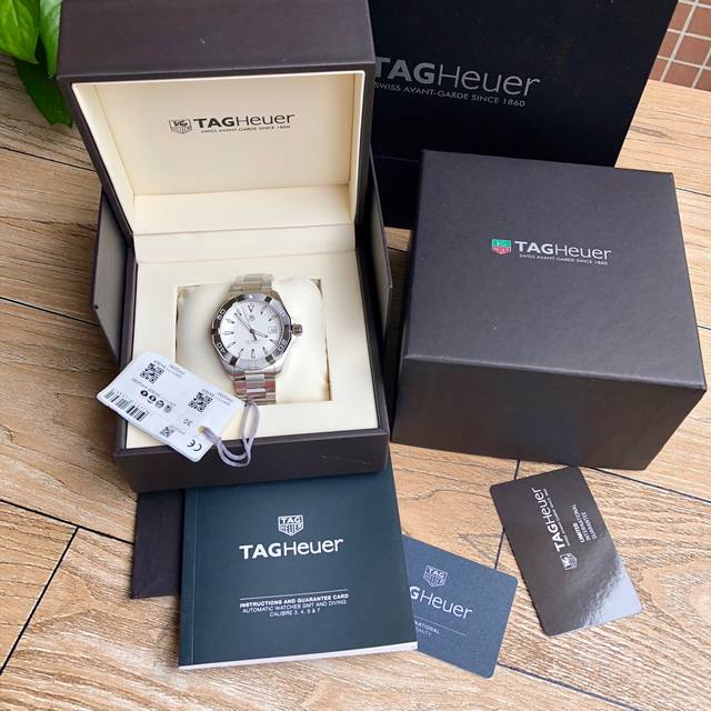 新款硬货，Original Tagheuer,泰格豪雅竞潜系列 男表。 ~40.5Mm表径，蓝宝石镜面，超强夜光指针，原装Swiss Ronda石英机芯，支持拆