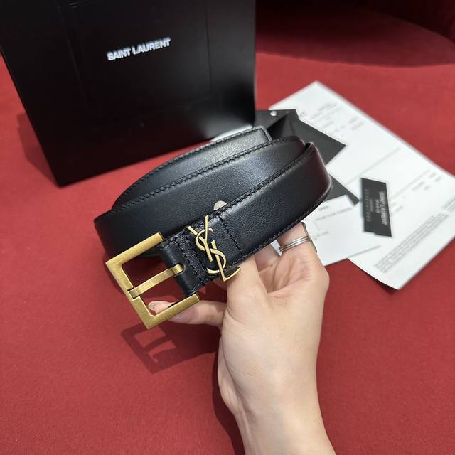 特 正品级别，大货实拍 圣2.0Mm 3.0Mm 伊夫圣罗兰Ysl自诞生的那一刻起，就在人们心中留下了色彩缤纷、浪漫高雅的形象，经典而不落俗套是他的特征。圣罗兰