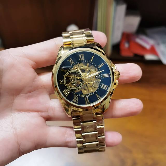 刚 ，皮 P120，劳力士一Rolex，全自动机械机芯，蕴含最优质的材料与一丝不苟的工艺！超强矿物质幻彩玻璃，真空电镀，精密防水，直径：43Mm，厚度：12Mm