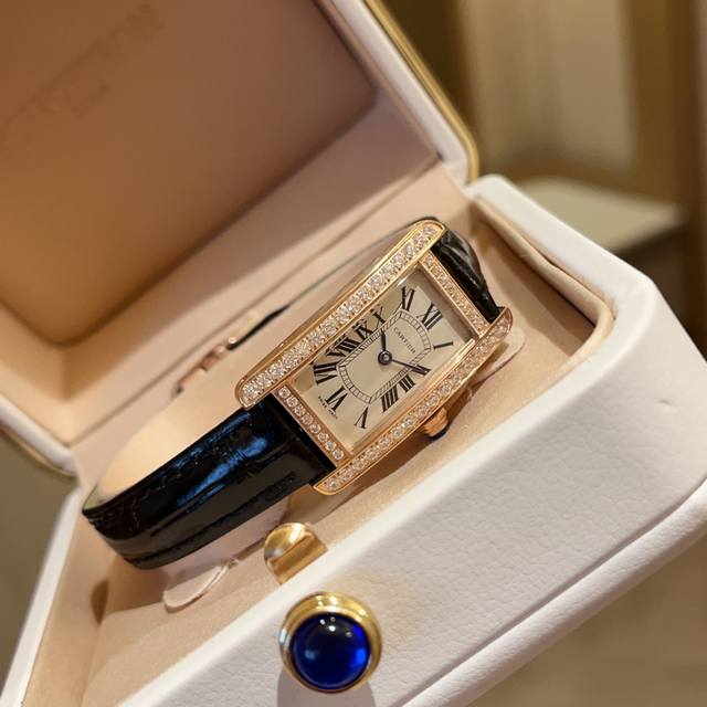 白钻 钻 Hr Factory 卡地亚热门大作 优雅的美式坦克Wsta0016腕表曼妙登场！苗条多姿的外形，简约秀丽的设计，是现代女性的不二之选！ 表壳 腕表尺