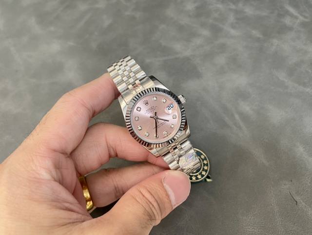 女款 劳力士Rolex 单历 日志型31Mm 直径 31Mm 机芯 搭载全自动机械机芯 圈口 劳力士Ringcommand三角坑纹 光圈 钻圈 镜面 防刮蓝宝石