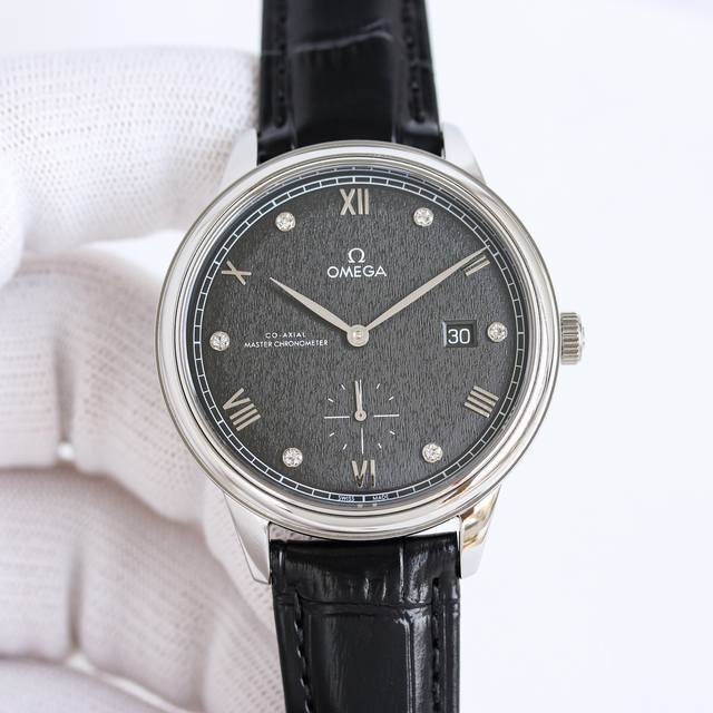 金白同价 第三代蝶飞典雅重磅登场 1Tw最新推出欧米茄蝶飞系列典雅小秒针款 全新升级版41表径同步官网 内部搭载欧米茄8802至臻天文台机芯 透过蓝宝石玻璃表背