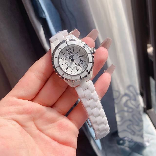 香奈儿J12 高端女表 经典之作 陶瓷表壳 石英机芯 33Mm