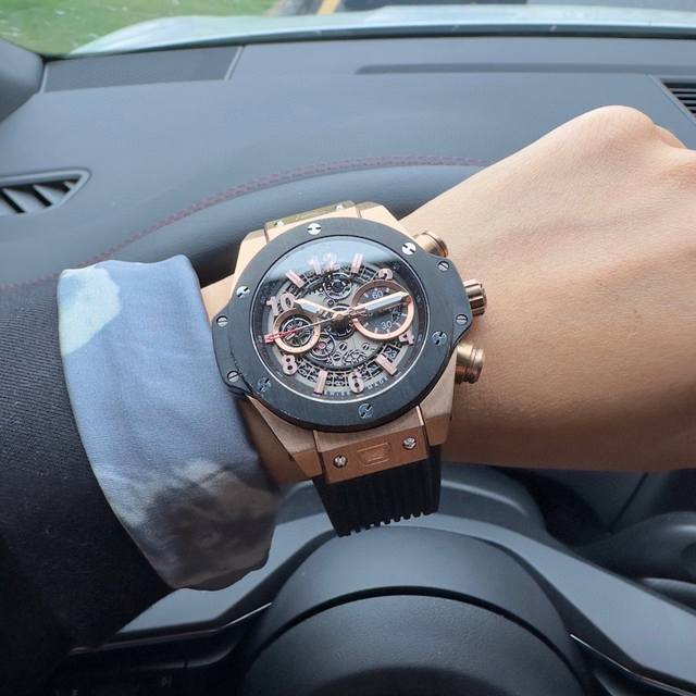 恒宝-Hublot石英版本精品男士腕表，多功能设计，尊贵大气，绅士风范，卓越品质，热卖全城。采用全自动机械机芯，顶级316精钢表壳，天然橡胶表带，矿物质超强镜面
