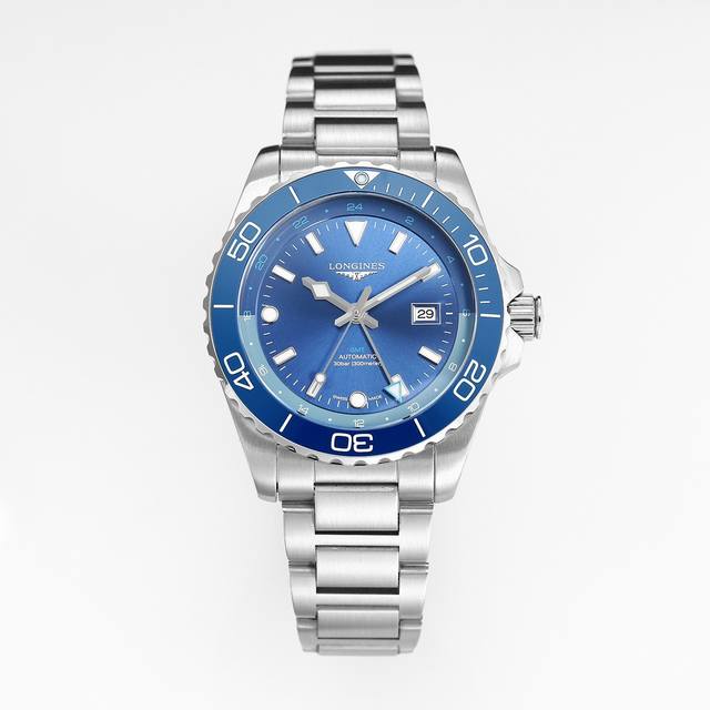 U8 Factory浪琴康卡斯运动系列Gmt腕表震撼来袭！官网同步！出道即巅峰！超级精品！欢迎品鉴！ 1全新腕表具有同样炫酷的设计和实用的功能，搭配绿色、黑色、